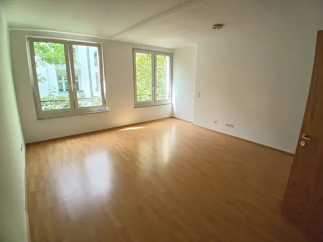 4 Zimmer Wohnung mit 151 m² in Berlin – Bild 2