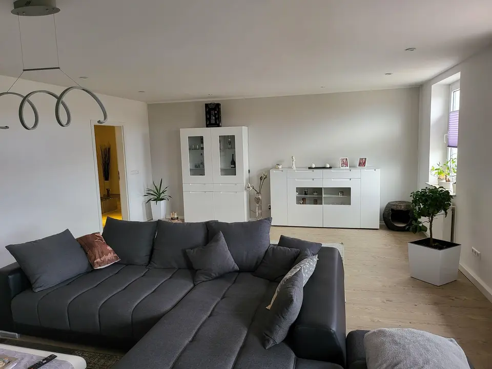 5 Zimmer Wohnung mit 200 m² in Crimmitschau – Bild 2