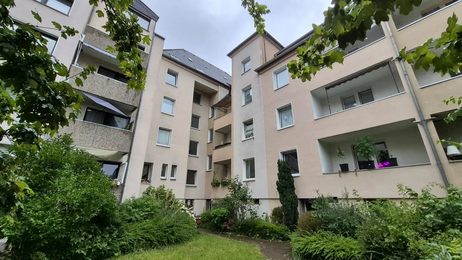 2 Zimmer Wohnung mit 84 m² in Duisburg – Bild 2