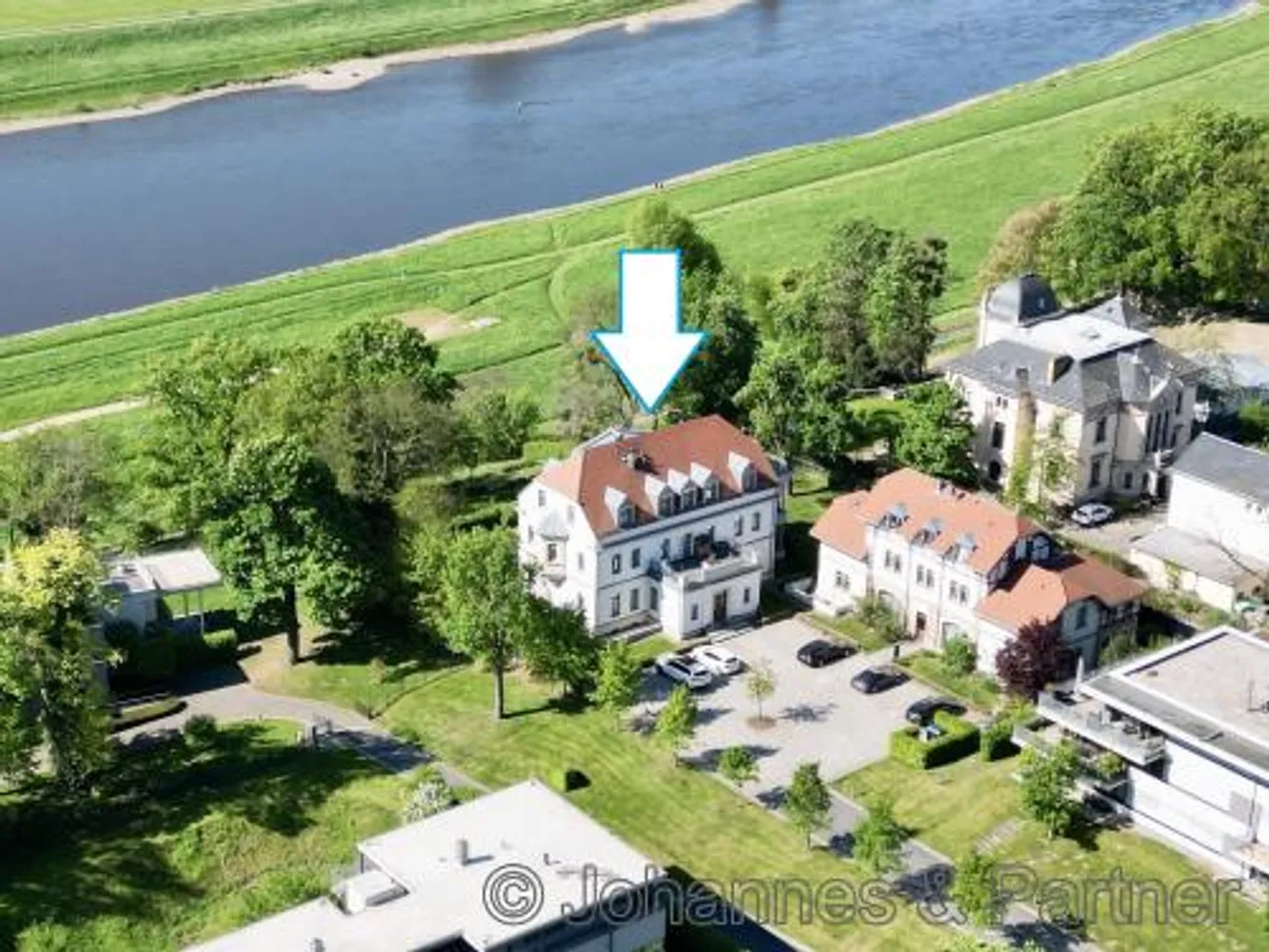 5 Zimmer Wohnung mit 202 m² in Dresden – Bild 2