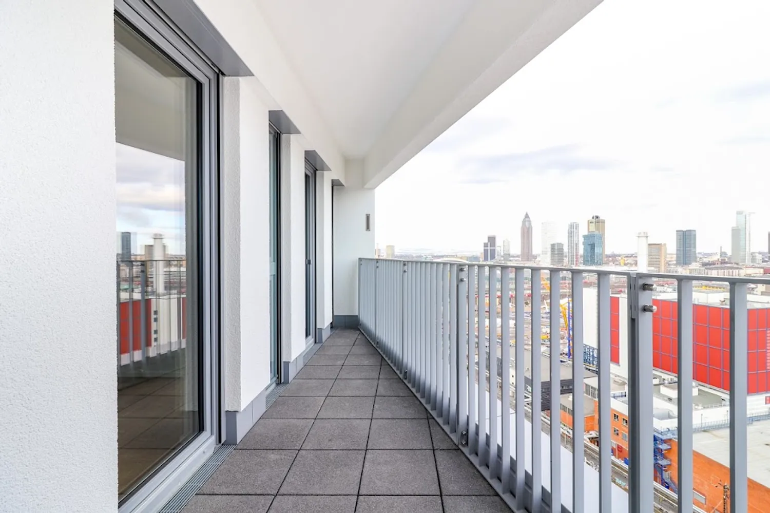 5 Zimmer Wohnung mit 153 m² in Frankfurt am Main – Bild 2