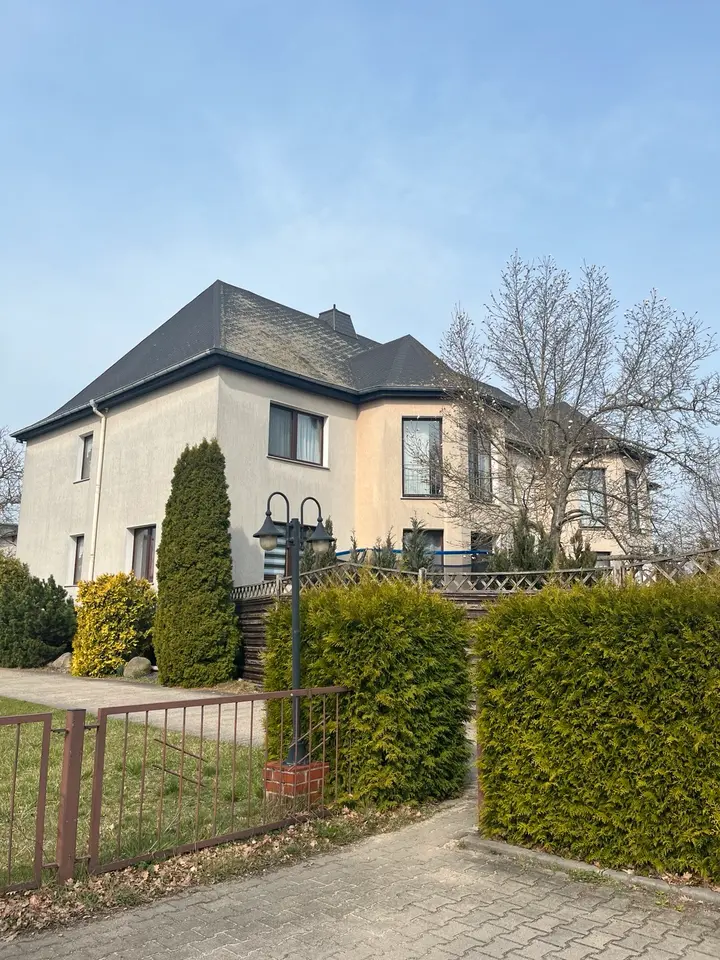 6 Zimmer Wohnung mit 227 m² in Potsdam – Bild 1
