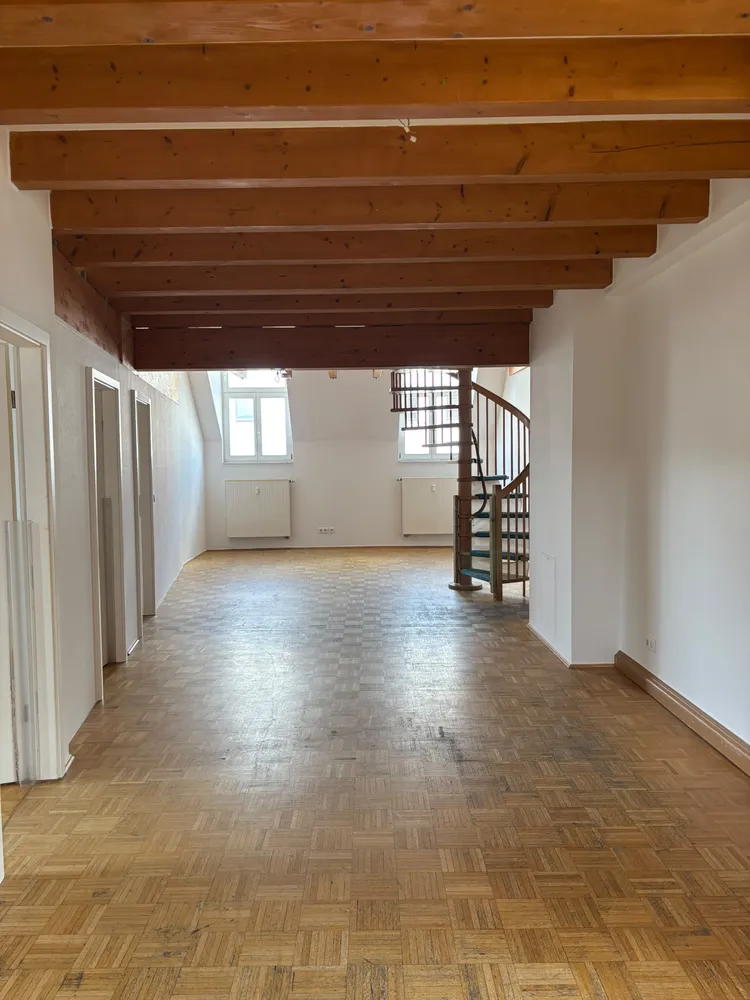 6 Zimmer Wohnung mit 260 m² in Berlin – Bild 2