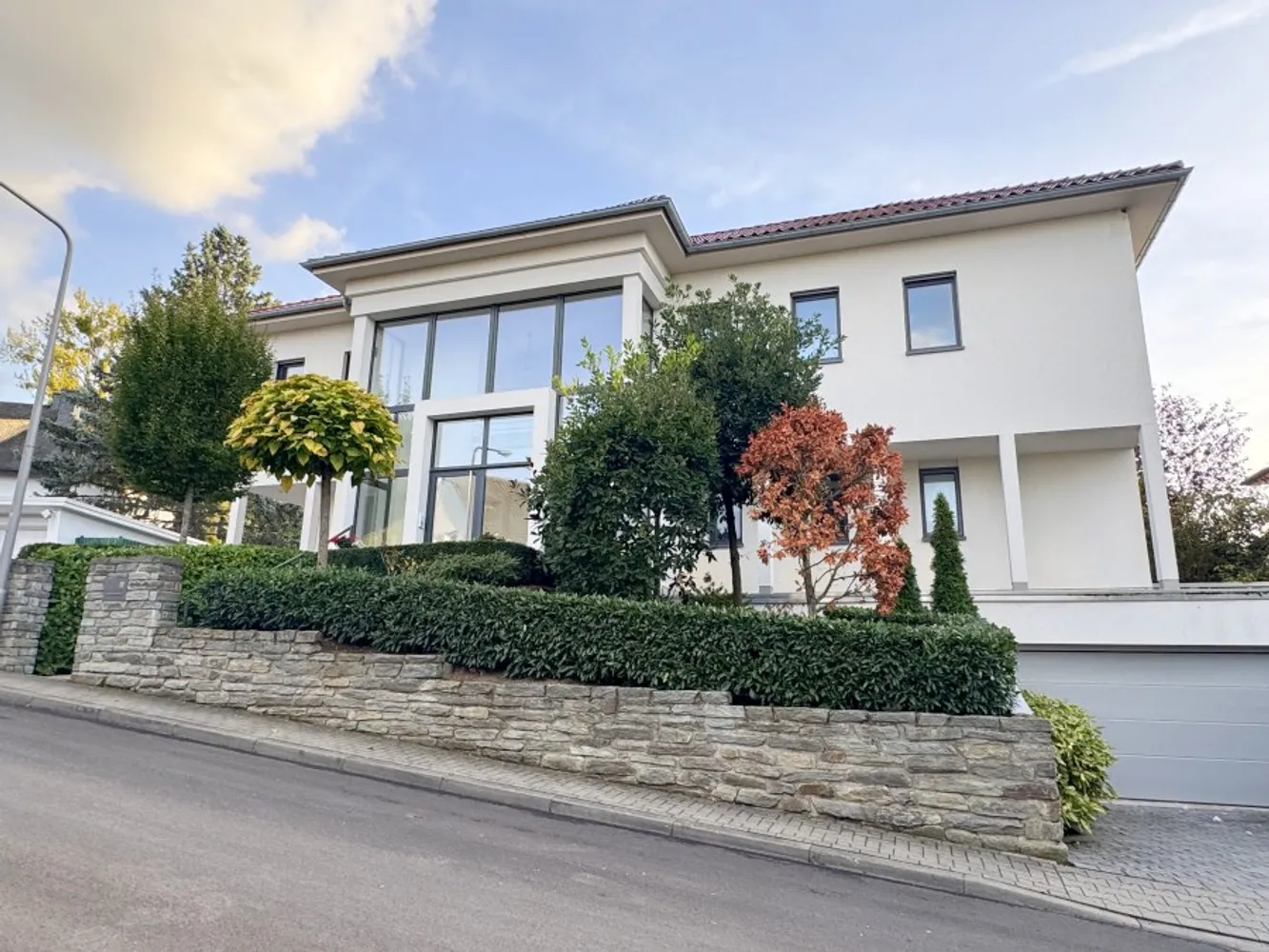 4 Zimmer Wohnung mit 160 m² in Wiesbaden – Bild 1