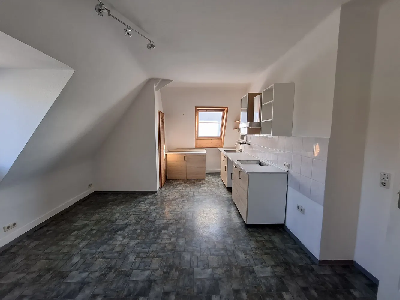 3 Zimmer Wohnung mit 98 m² in Karlsruhe – Bild 2