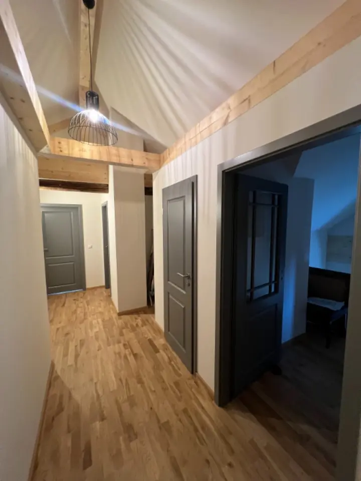 8 Zimmer Wohnung mit 221 m² in Stuttgart – Bild 10