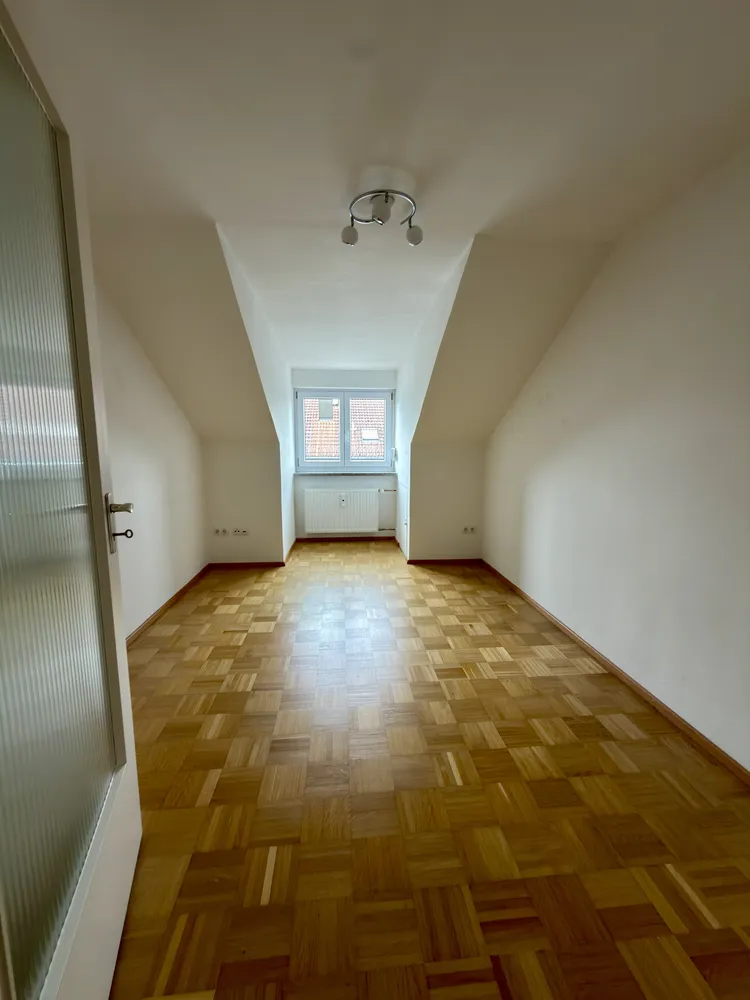 4 Zimmer Wohnung mit 65 m² in München – Bild 1