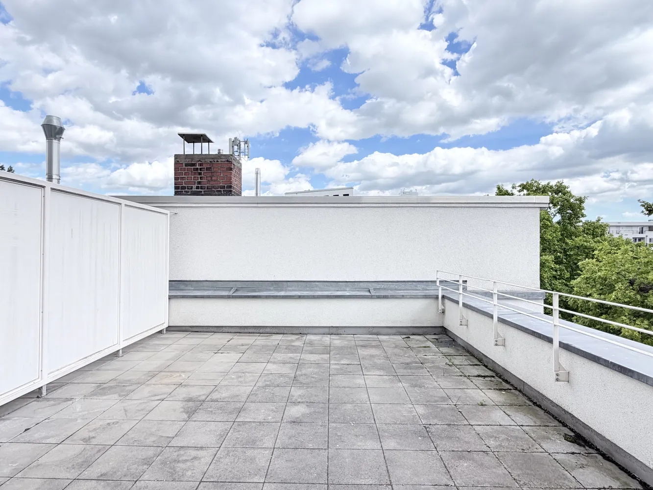 2 room apartment with 90 m² in Frankfurt am Main – Photo 2