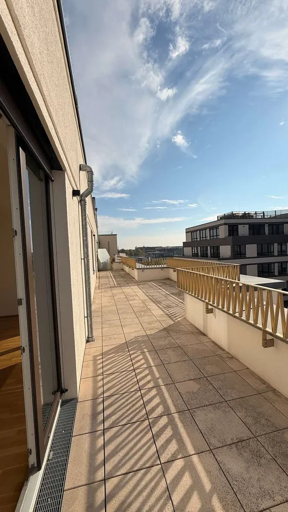 2 Zimmer Wohnung mit 89 m² in Berlin – Bild 1