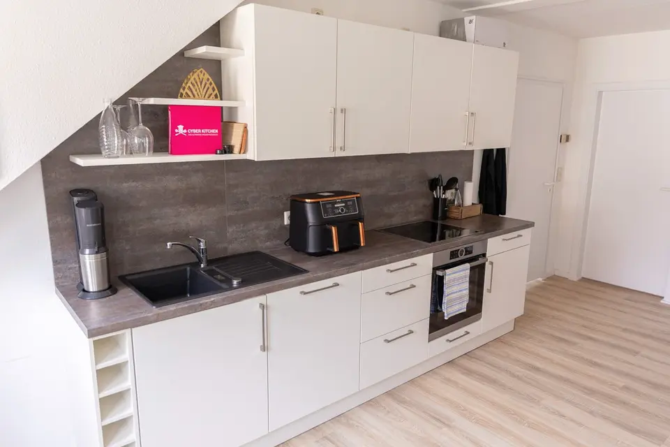 2 Zimmer Wohnung mit 200 m² in Kassel – Bild 1