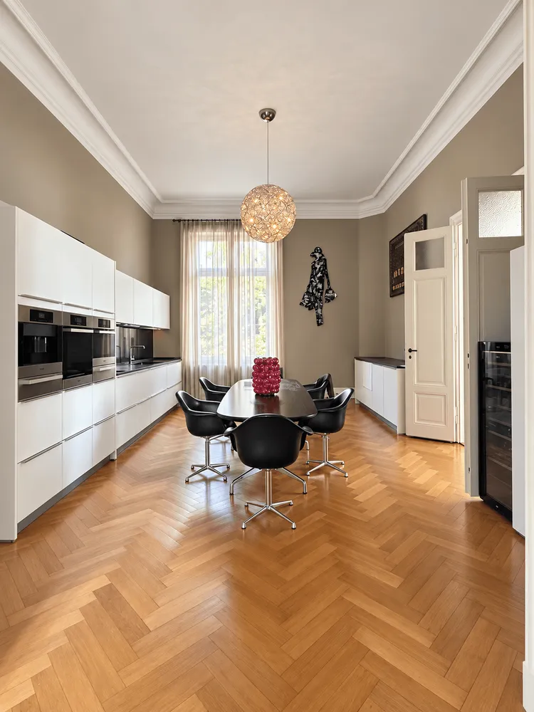 6 room apartment with 240 m² in Frankfurt am Main – Photo 2