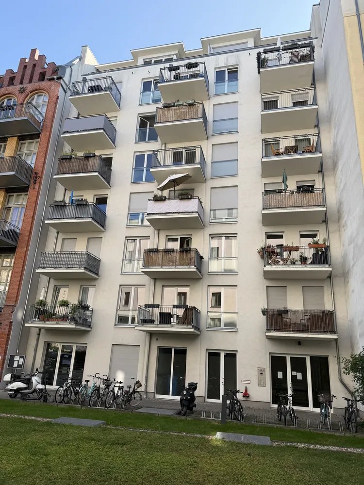 2 Zimmer Wohnung mit 67 m² in Berlin – Bild 1