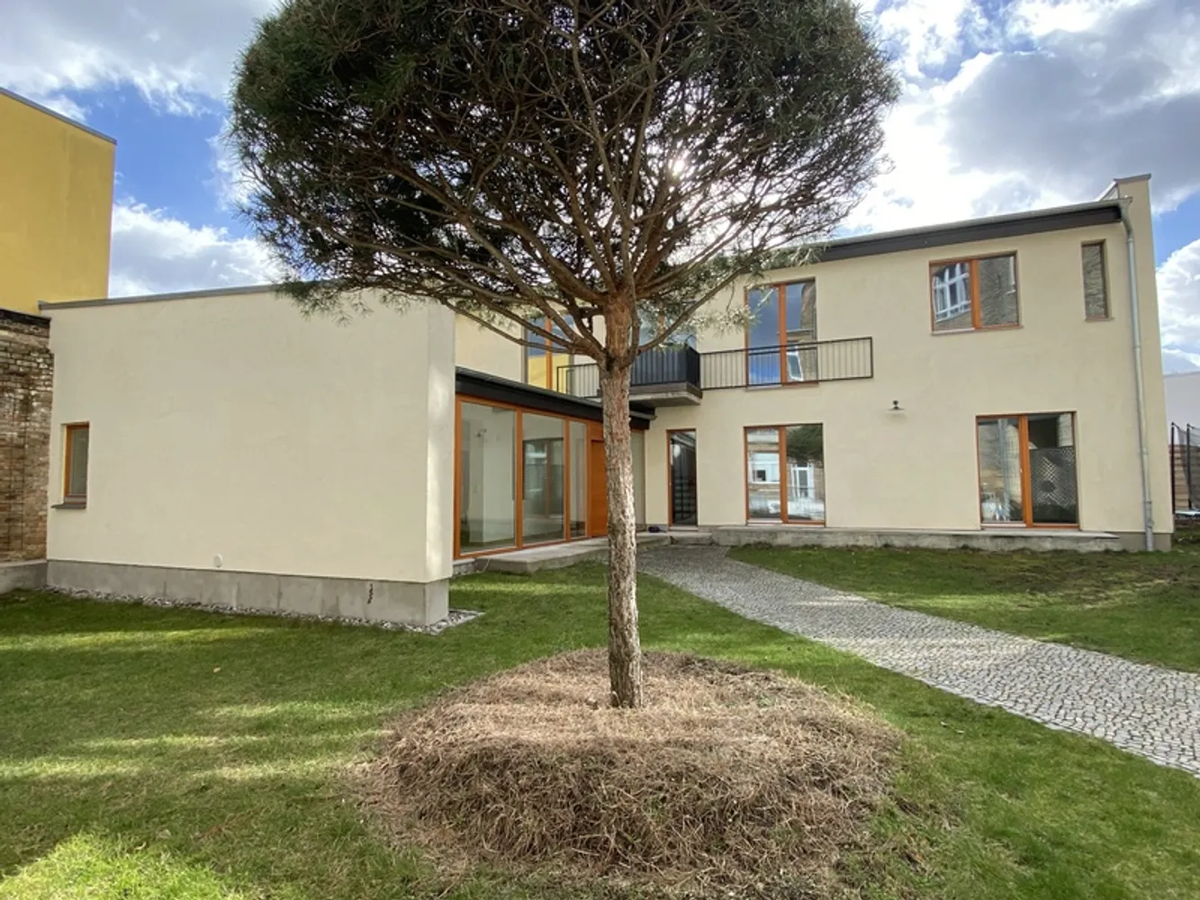 4 Zimmer Wohnung mit 161 m² in Berlin – Bild 2