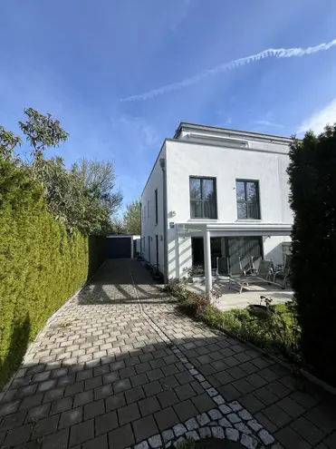 5 Zimmer Haus mit 177 m² in München – Bild 1