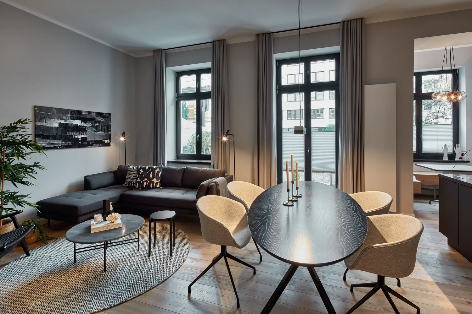 2 Zimmer Wohnung mit 97 m² in Düsseldorf – Bild 2