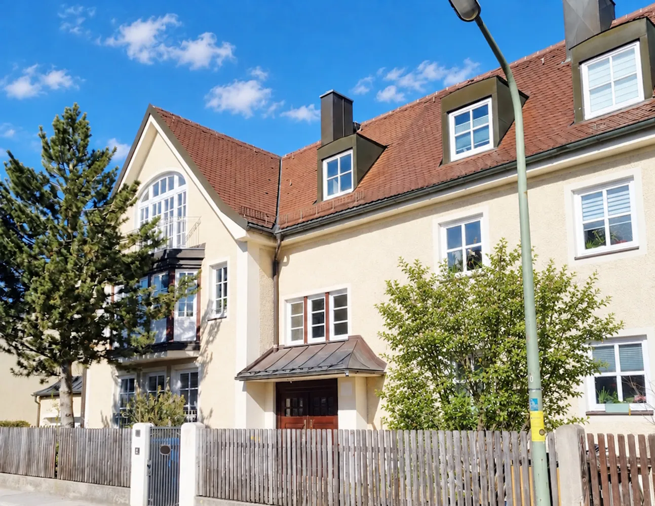 4 Zimmer Wohnung mit 125 m² in München – Bild 1