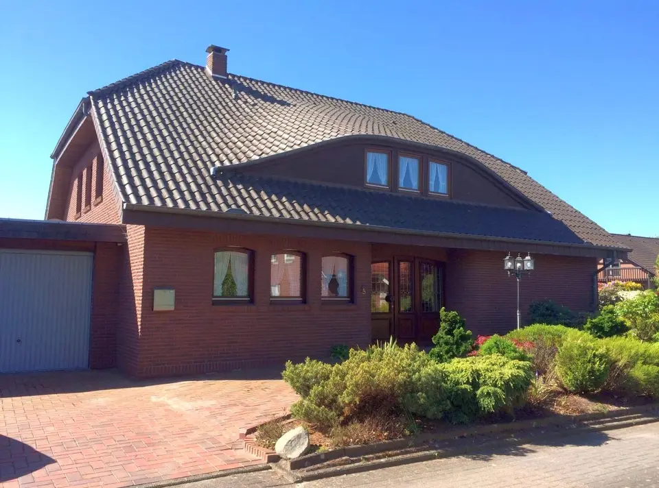 6 Zimmer Haus mit 217 m² in Leer – Bild 1
