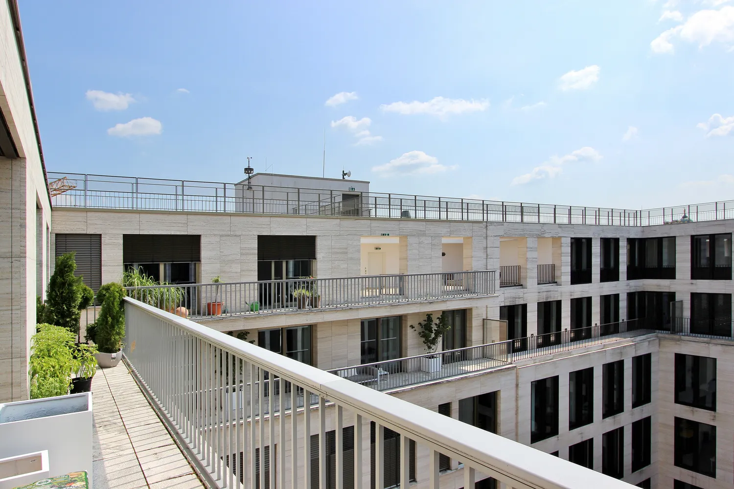 4 Zimmer Wohnung mit 178 m² in Berlin – Bild 3