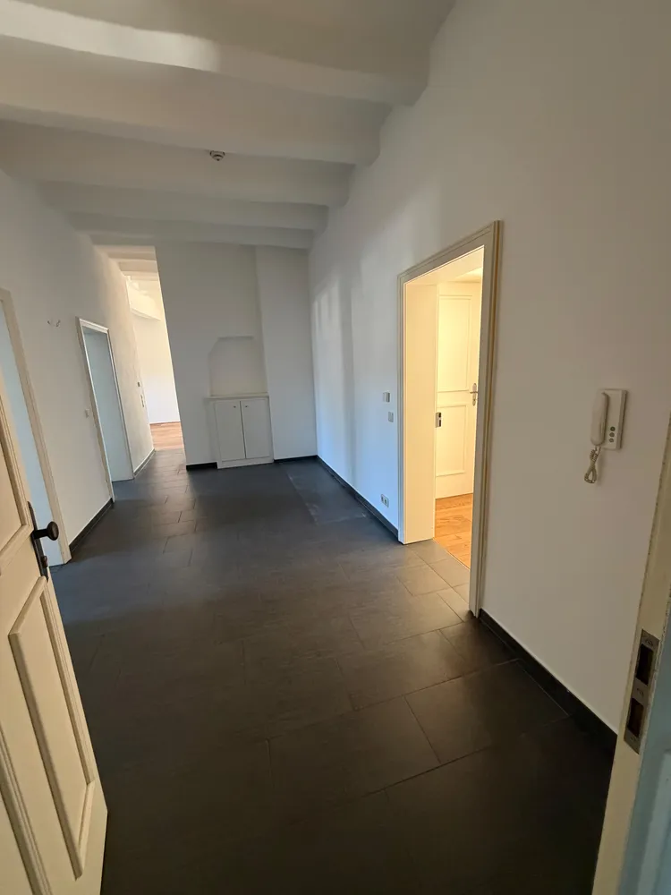 2 Zimmer Wohnung mit 108 m² in Düsseldorf – Bild 2
