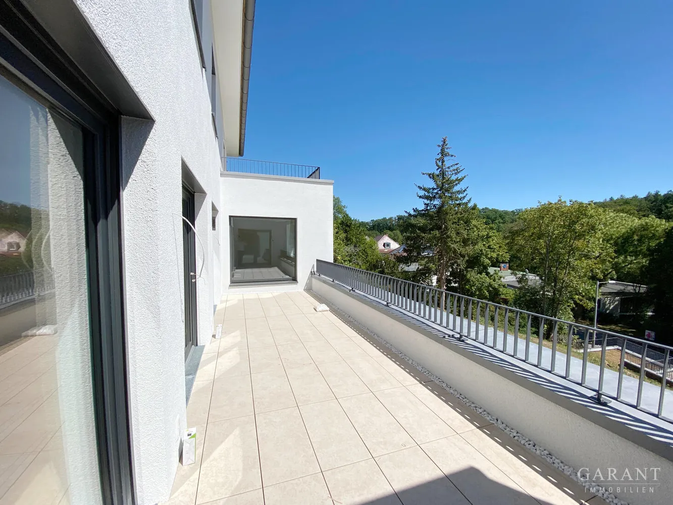 6 Zimmer Wohnung mit 235 m² in Stuttgart – Bild 1