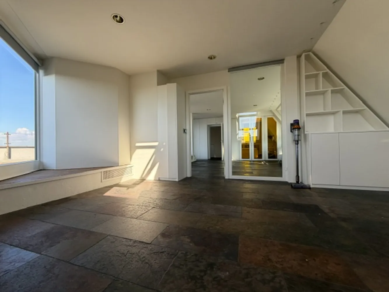6 Zimmer Wohnung mit 270 m² in Stuttgart – Bild 3