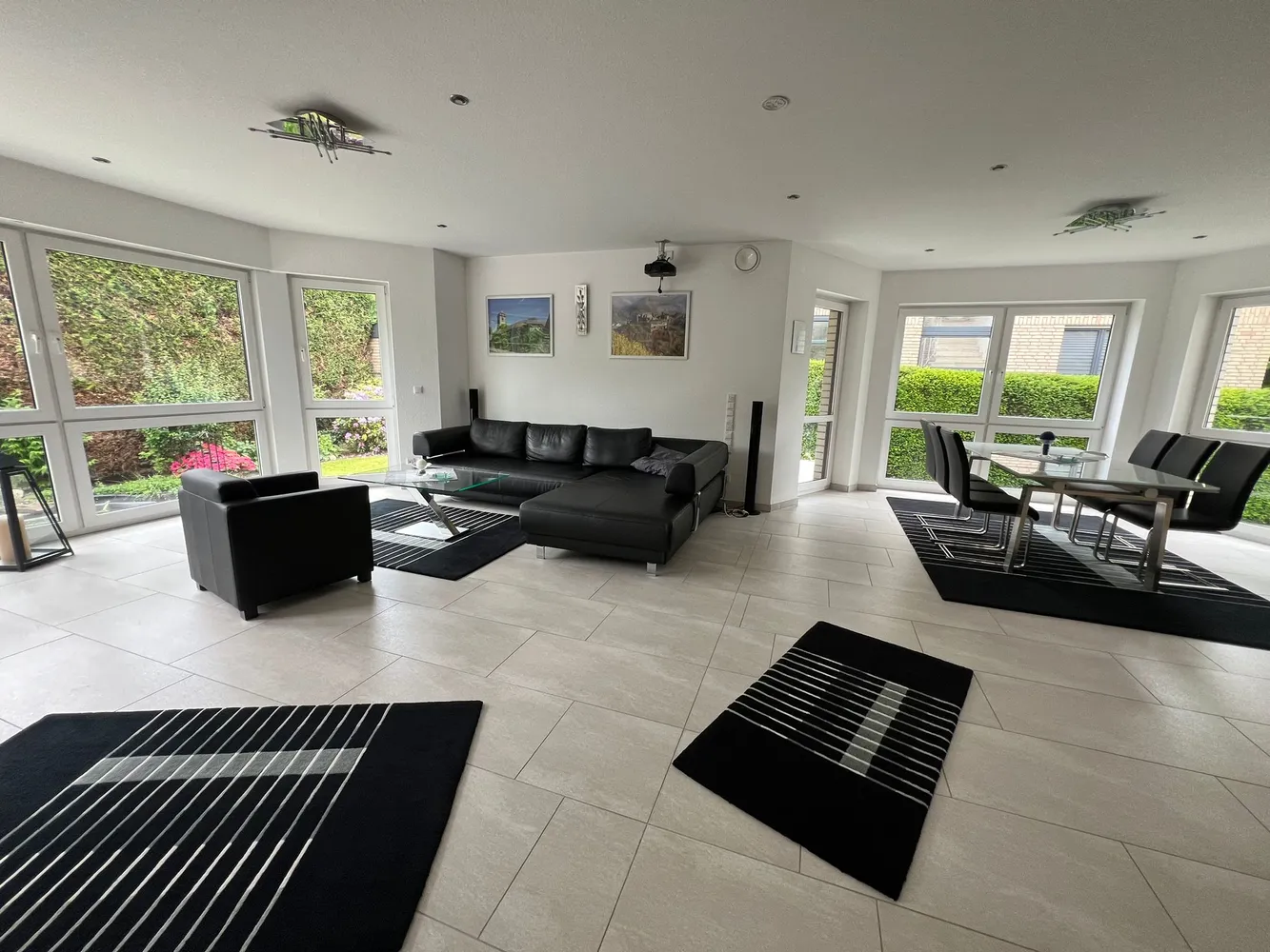 6 Zimmer Wohnung mit 231 m² in Bielefeld – Bild 1