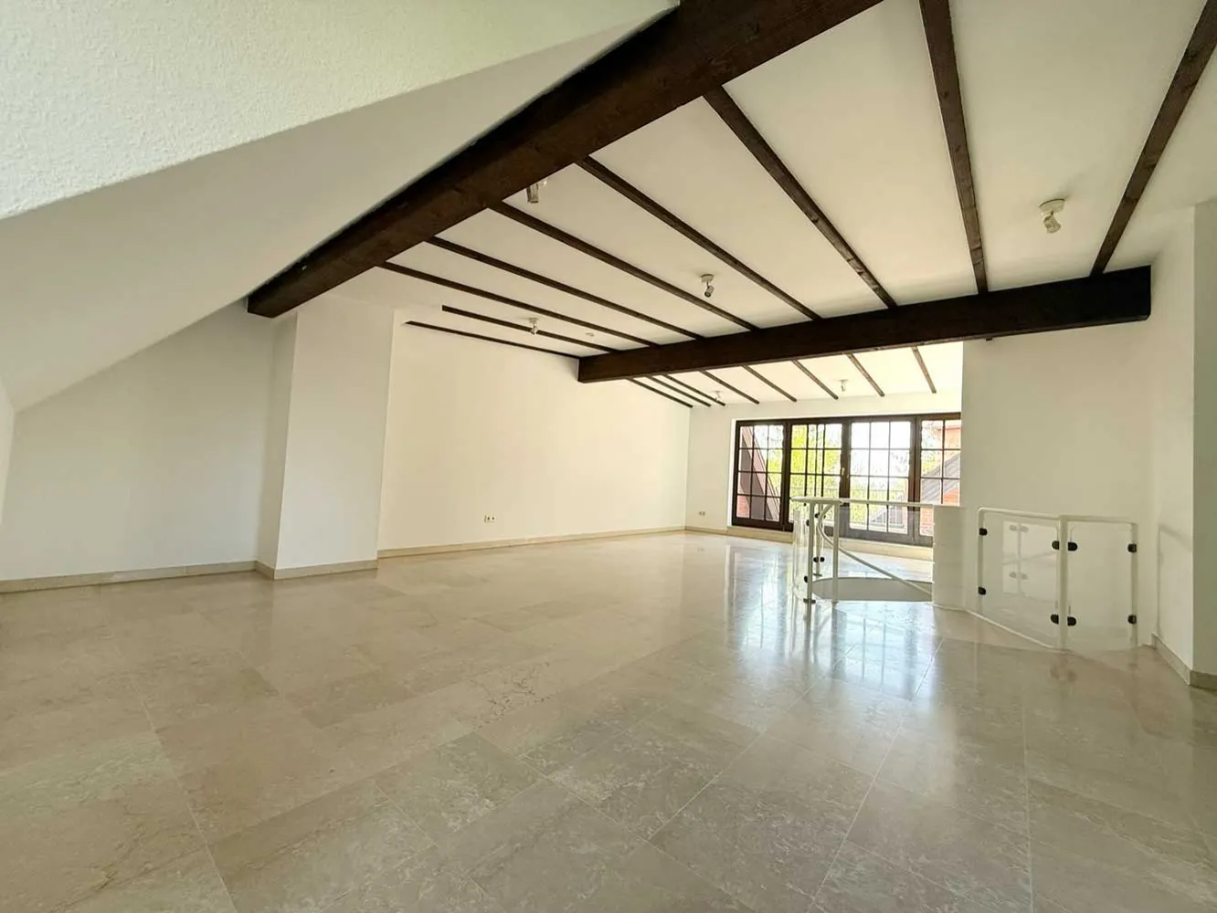 3 Zimmer Wohnung mit 152 m² in Frankfurt am Main – Bild 12