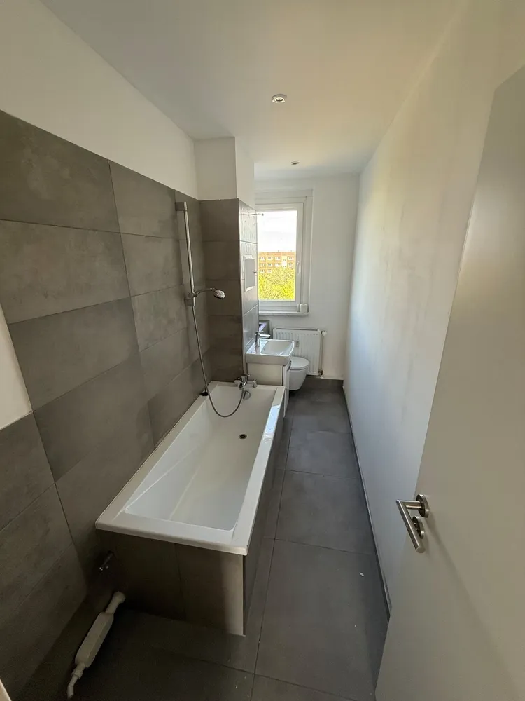 4 Zimmer Wohnung mit 72 m² in Halle (Saale) – Bild 1