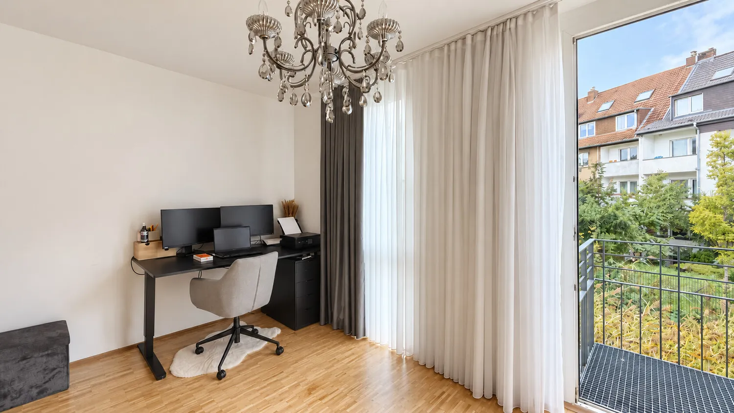 5 Zimmer Wohnung mit 120 m² in Düsseldorf – Bild 2