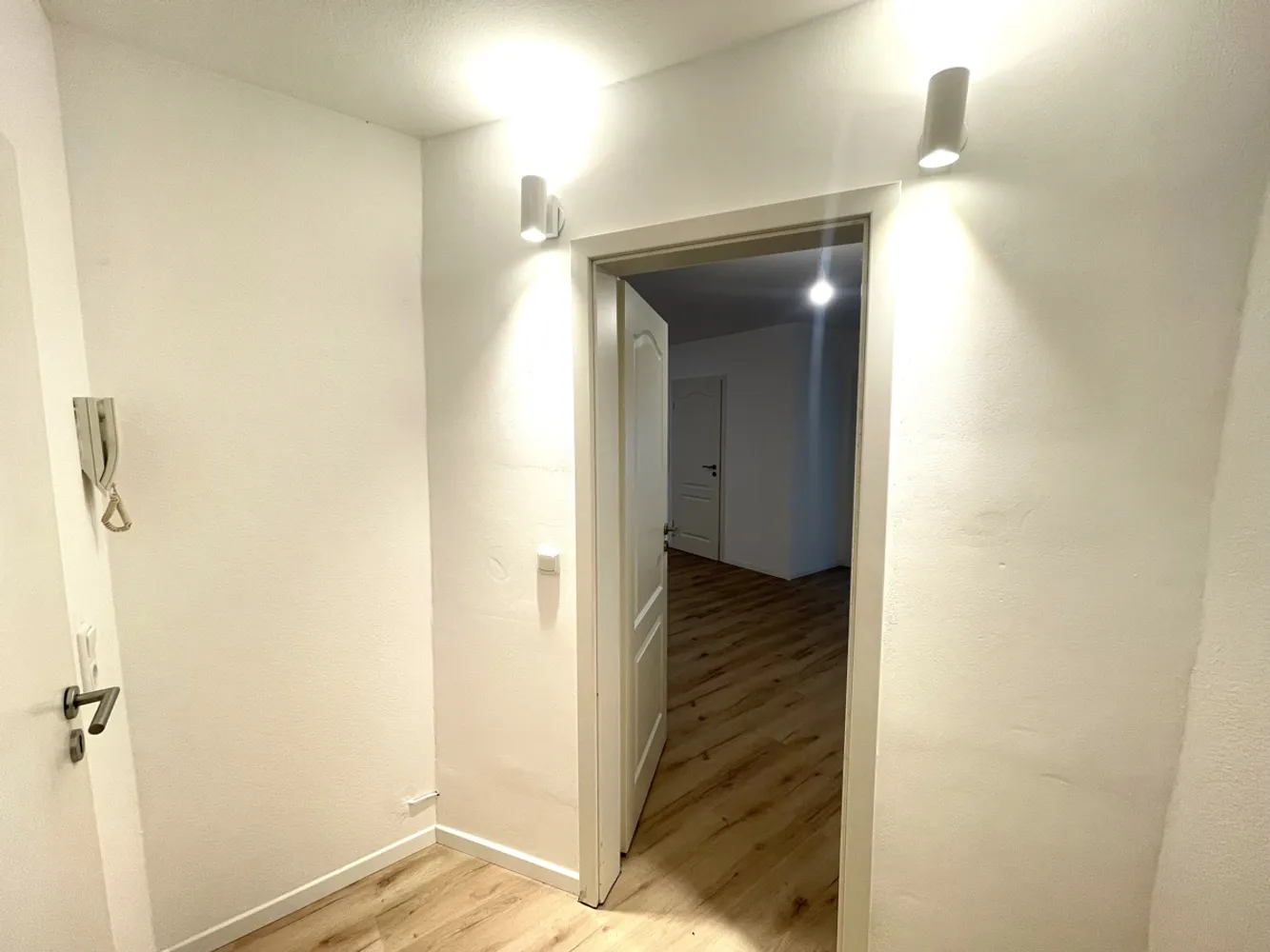 2 Zimmer Wohnung mit 74 m² in Wiesbaden – Bild 2