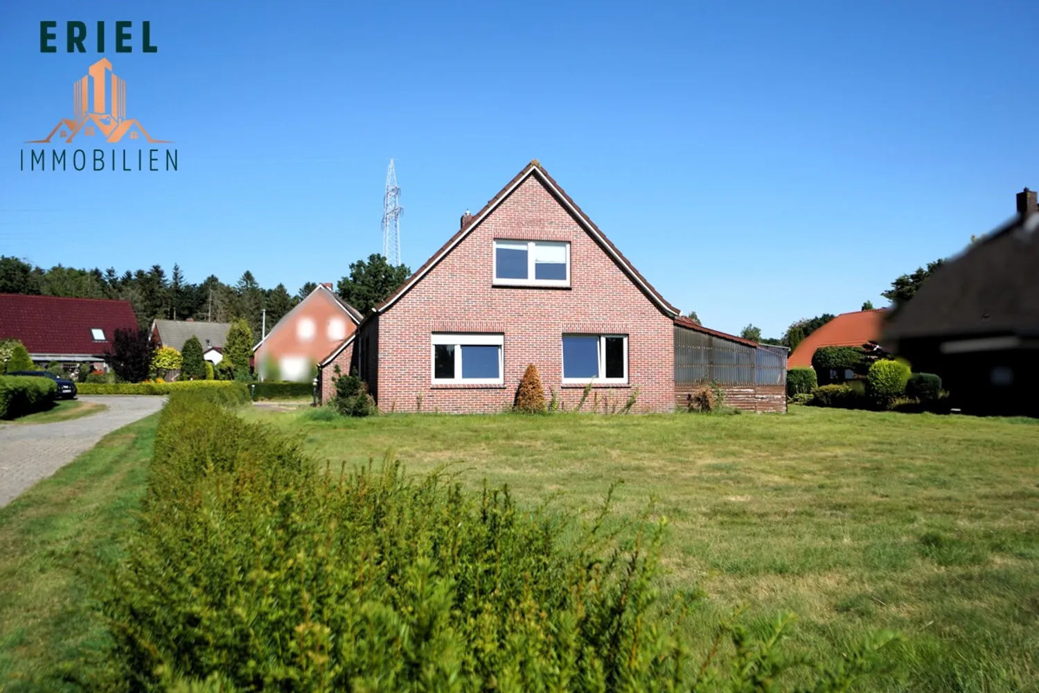 8 room house with 205 m² in Aurich – Photo 1