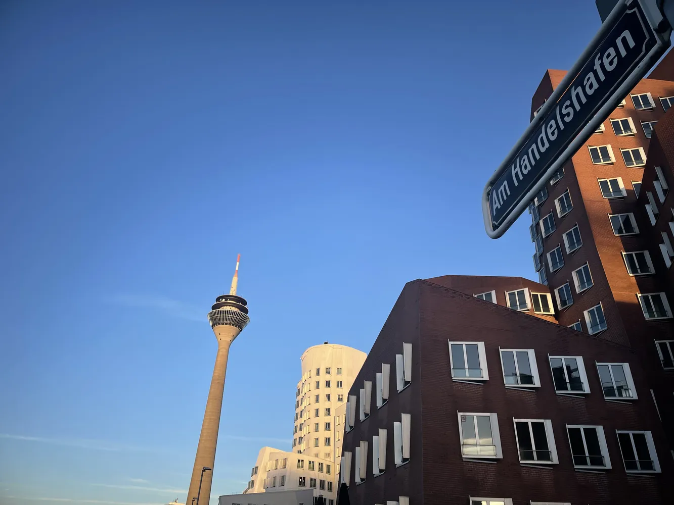 5 Zimmer Wohnung mit 125 m² in Düsseldorf – Bild 1