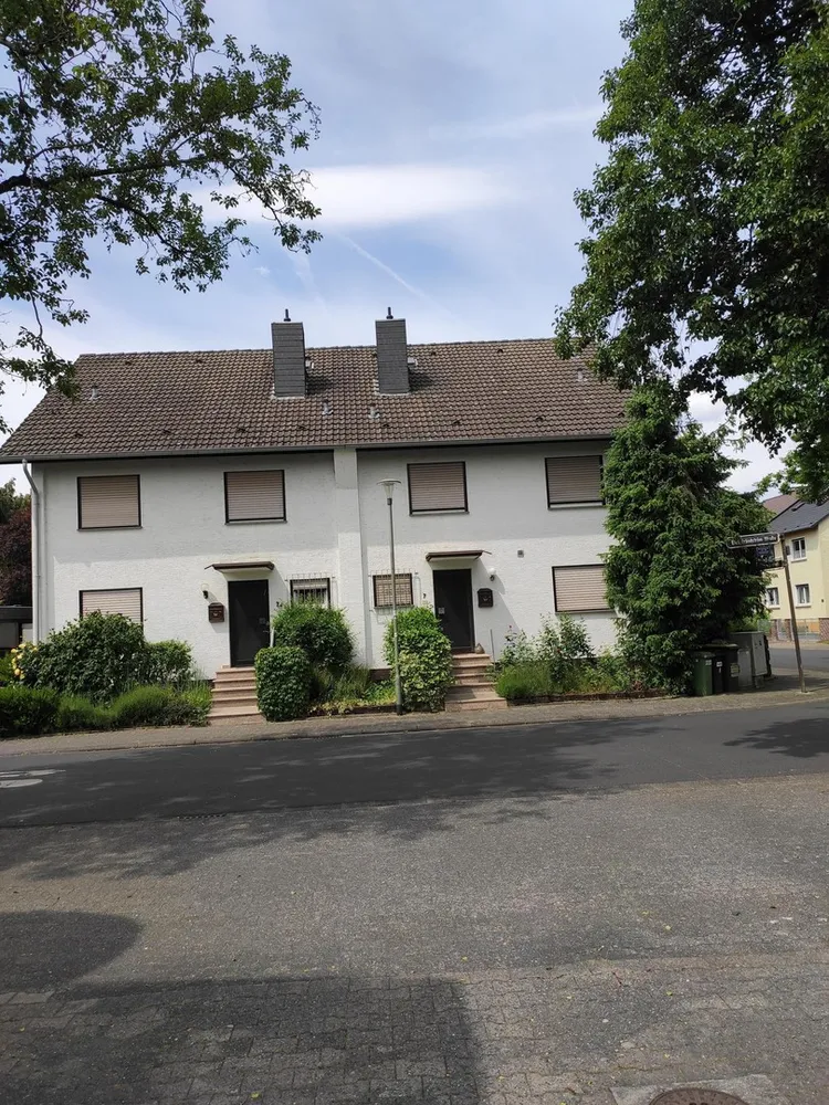 8 room house with 250 m² in Offenbach am Main – Photo 1