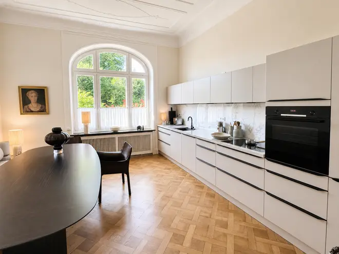 2 Zimmer Wohnung mit 118 m² in Hamburg – Bild 2