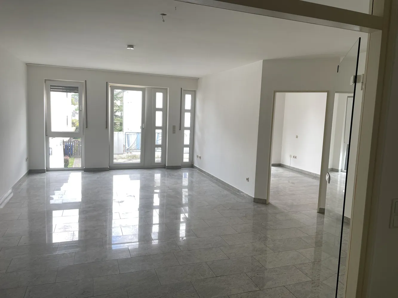 2 Zimmer Wohnung mit 75 m² in Leverkusen – Bild 2