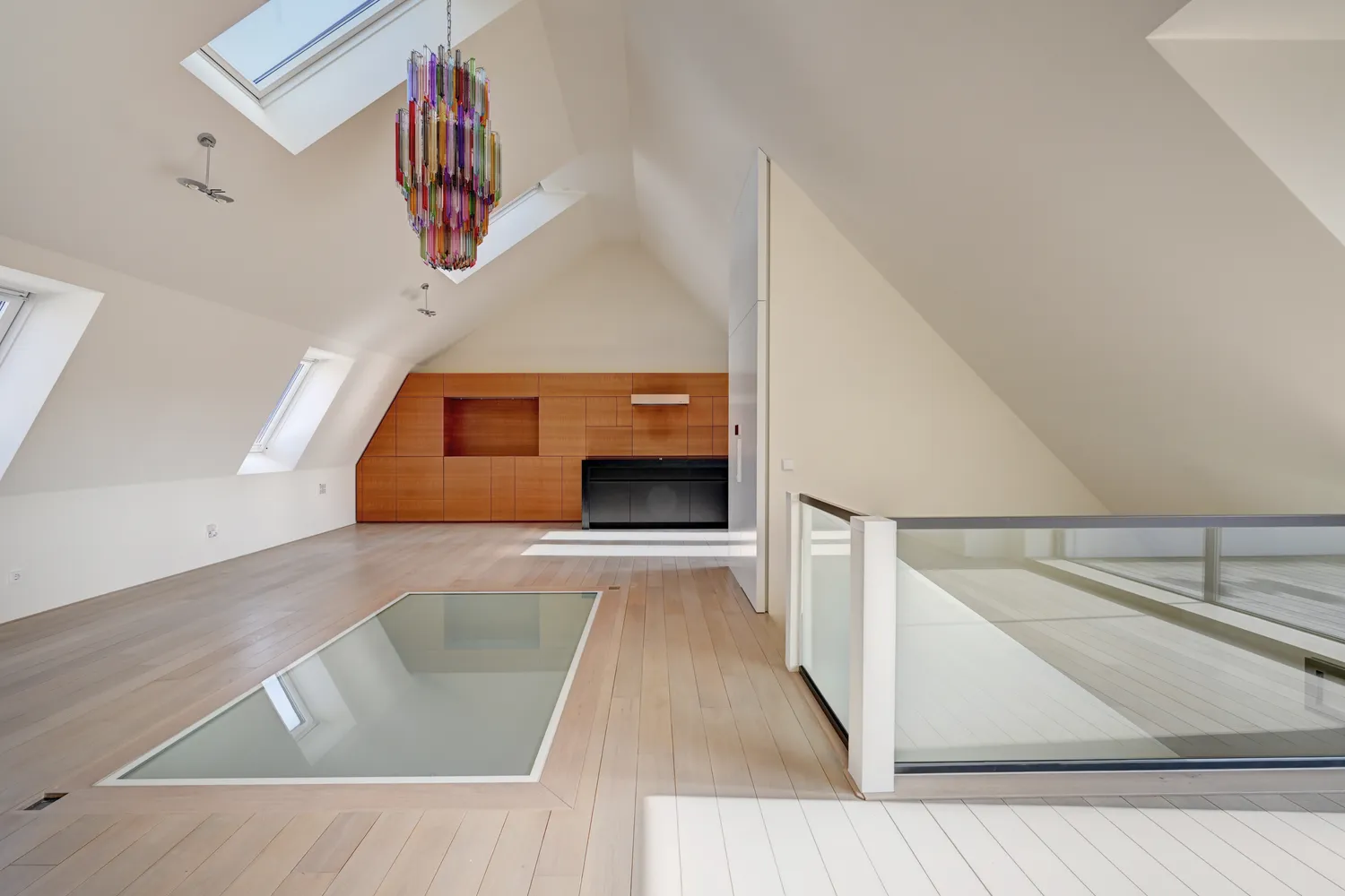 5 Zimmer Wohnung mit 261 m² in München – Bild 4