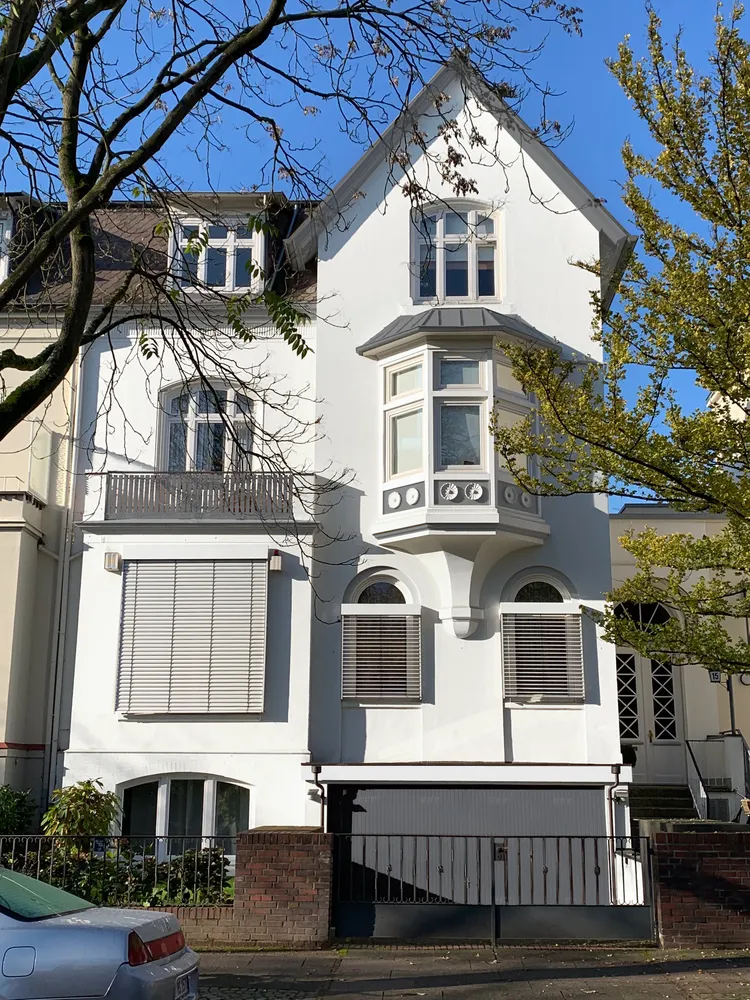 6 Zimmer Wohnung mit 299 m² in Hamburg – Bild 2