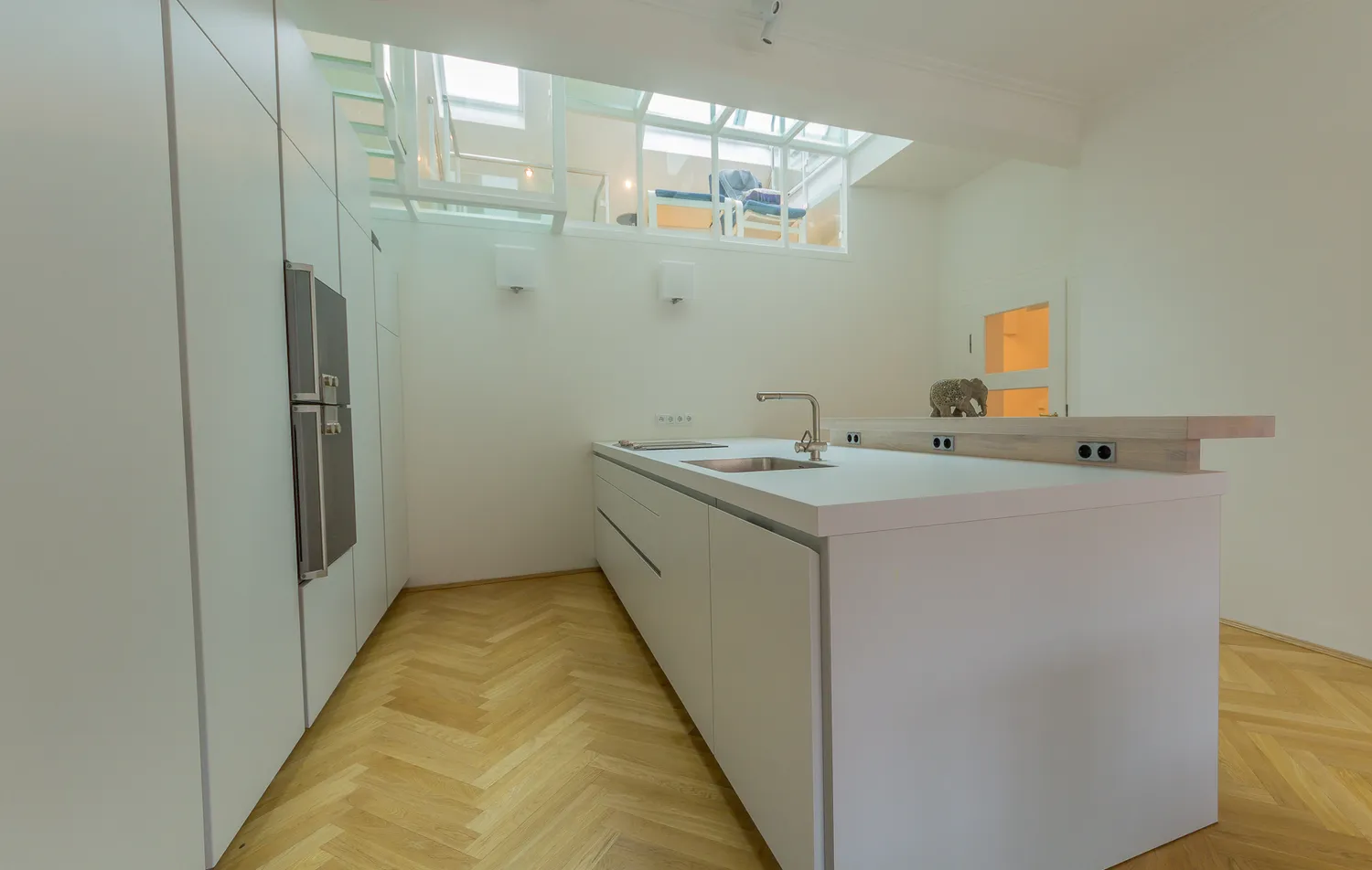 4 Zimmer Wohnung mit 200 m² in München – Bild 4