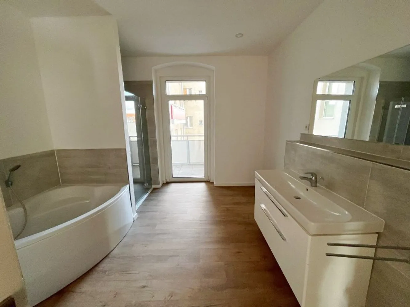 2 Zimmer Wohnung mit 82 m² in Löbau – Bild 2