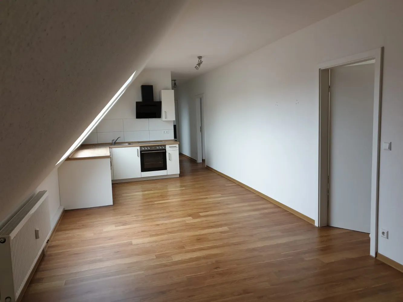 4 Zimmer Wohnung mit 99 m² in Karlsruhe – Bild 2