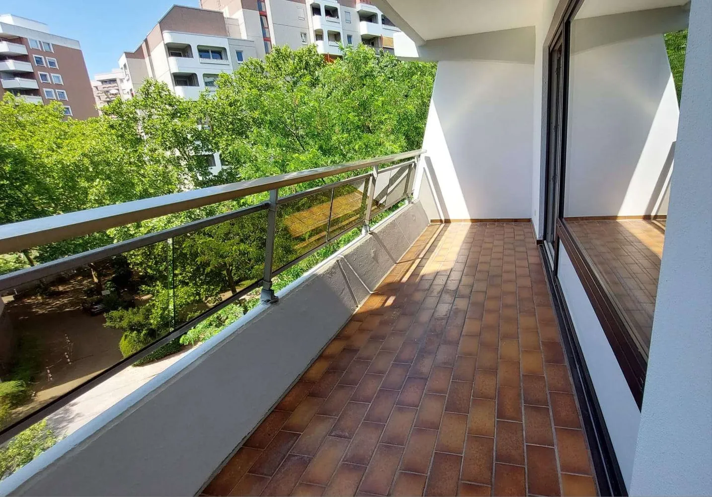 3 Zimmer Wohnung mit 90 m² in Frankfurt am Main – Bild 2