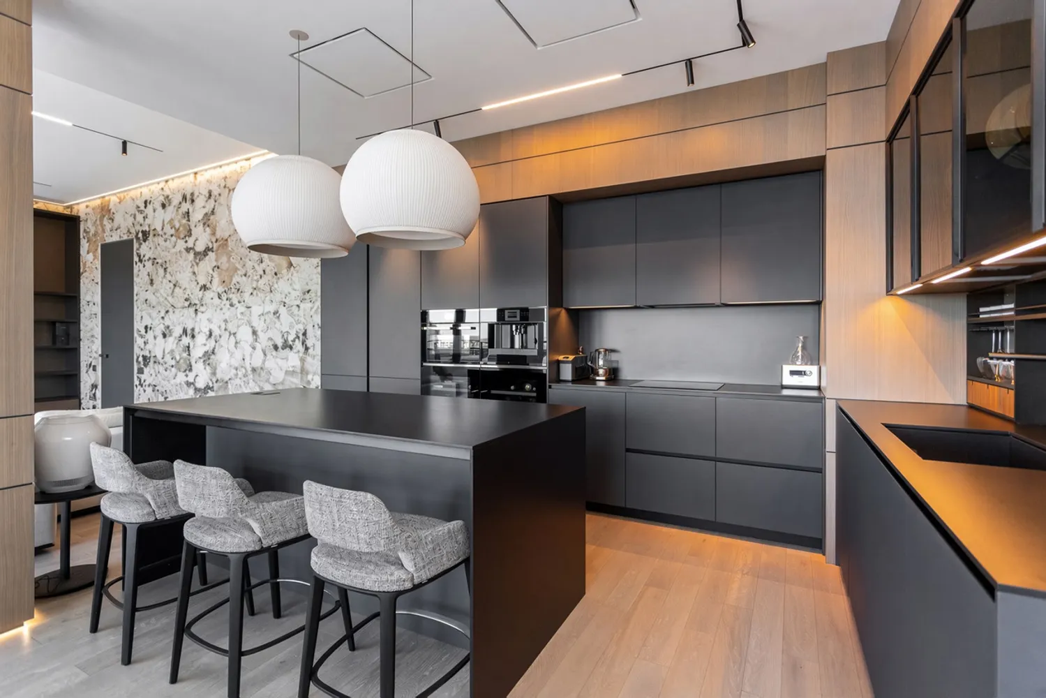 4 Zimmer Wohnung mit 144 m² in München – Bild 2