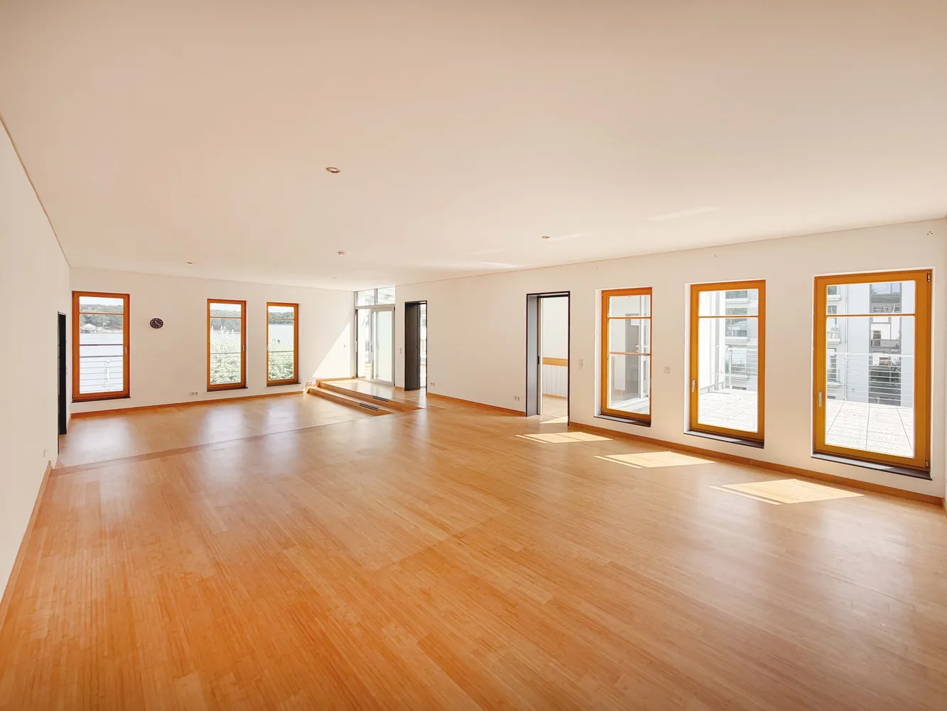 6 Zimmer Wohnung mit 281 m² in Berlin – Bild 3