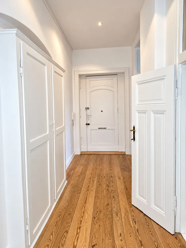 6 Zimmer Wohnung mit 204 m² in Berlin – Bild 2