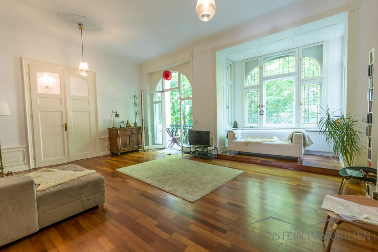4 Zimmer Wohnung mit 138 m² in Wiesbaden – Bild 1