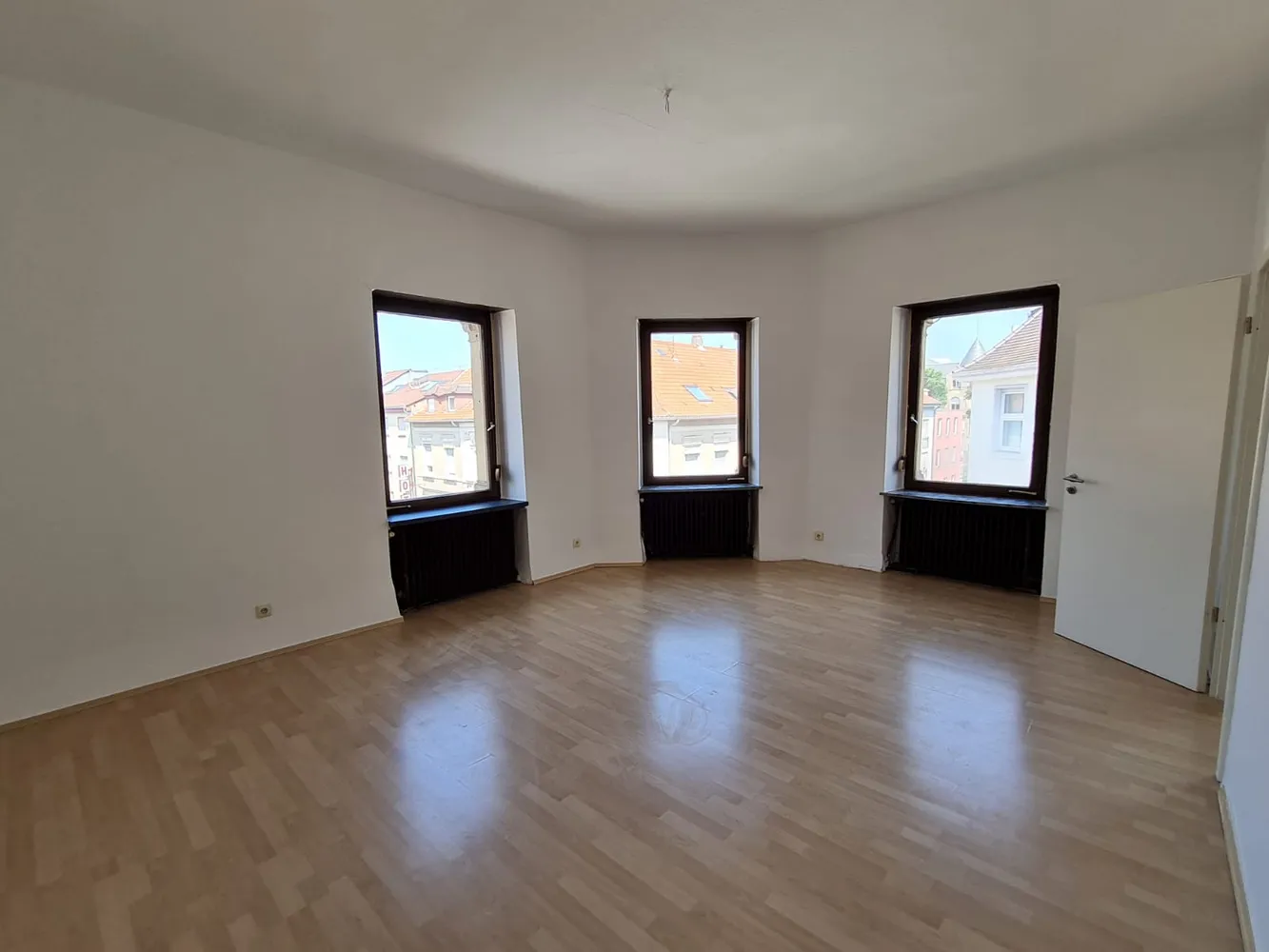 5 Zimmer Wohnung mit 110 m² in Karlsruhe – Bild 1