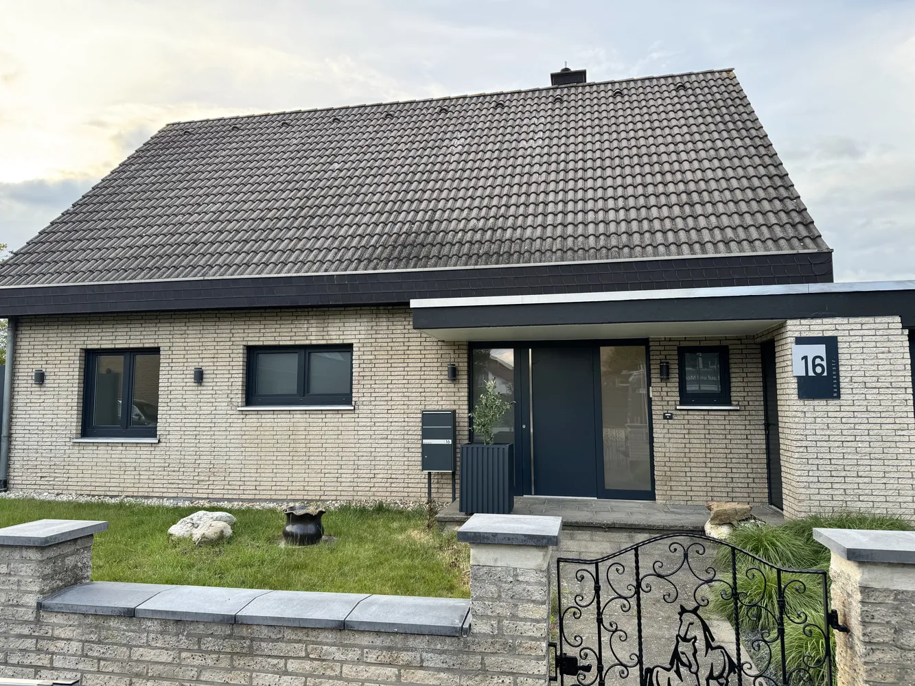 5 Zimmer Haus mit 215 m² in Euskirchen – Bild 1