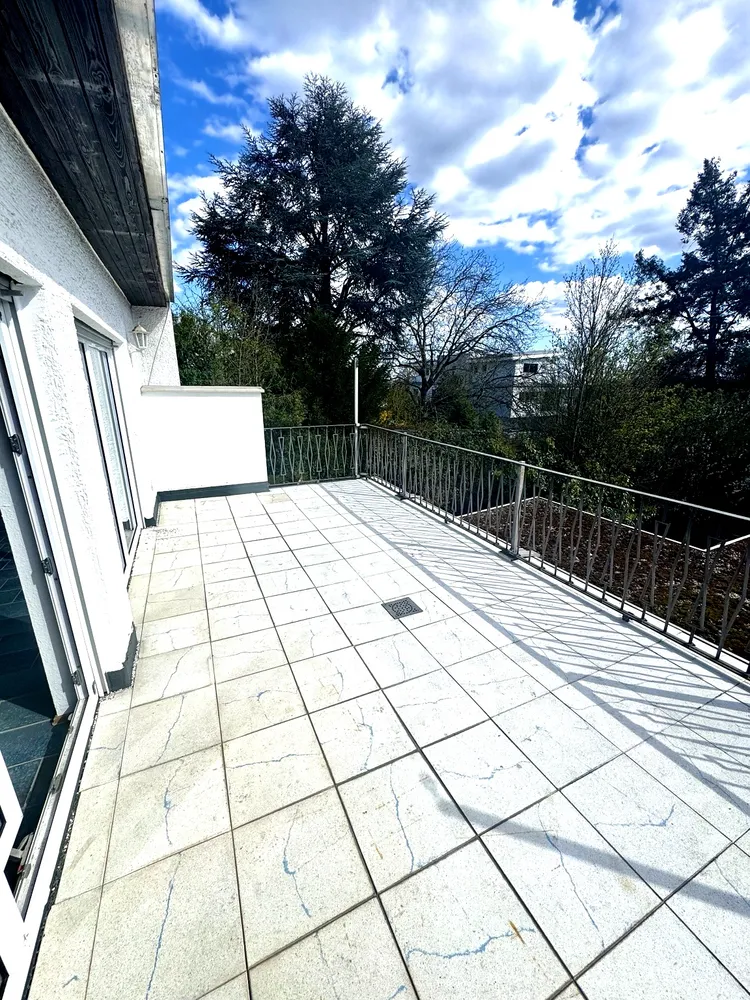 3 Zimmer Wohnung mit 136 m² in Wiesbaden – Bild 2