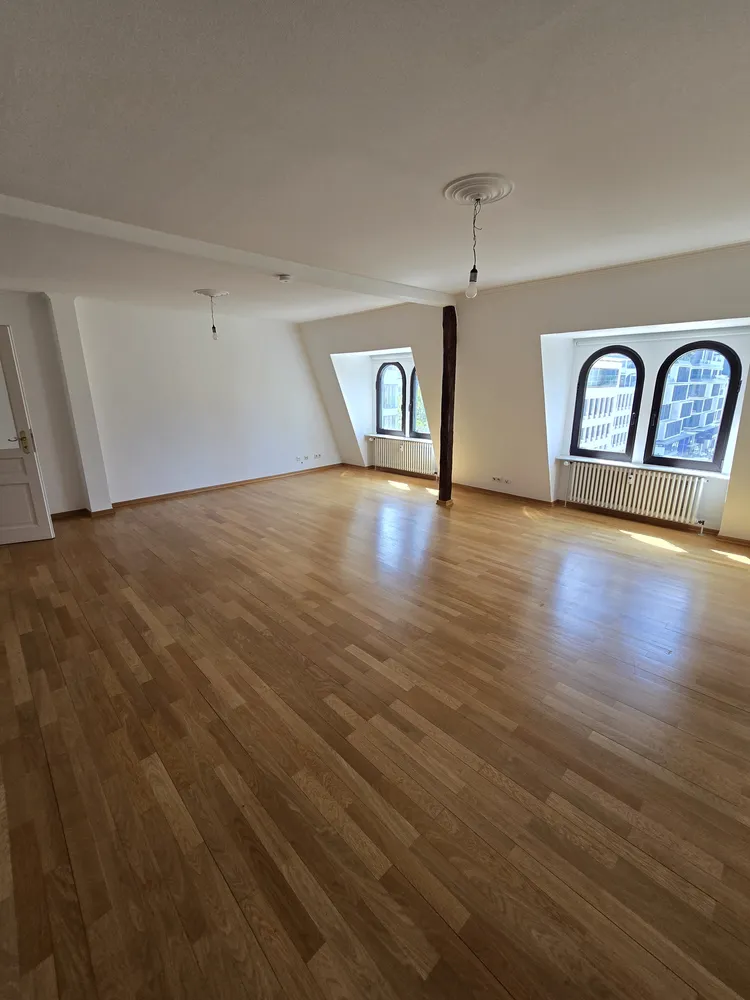 2 Zimmer Wohnung mit 110 m² in Frankfurt am Main – Bild 12