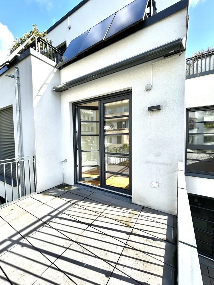 4 Zimmer Wohnung mit 131 m² in Düsseldorf – Bild 2